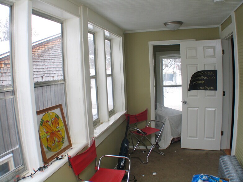 Building Photo - 737 Village St