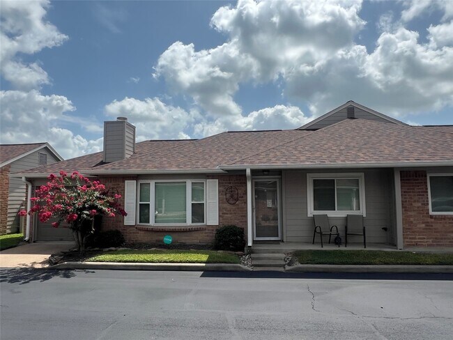 Building Photo - 14020 Schroeder Rd