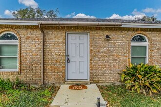 Building Photo - BRIGHT AND BEAUTIFUL HOME, CENTRALLY LOCATED!