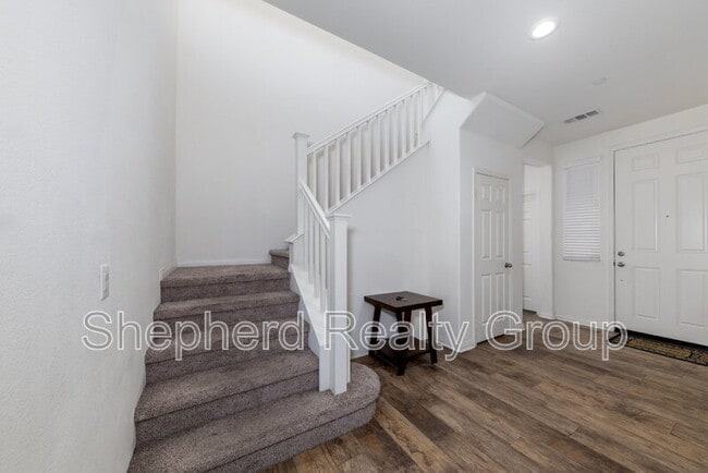 Building Photo - 28468 Sunflower St
