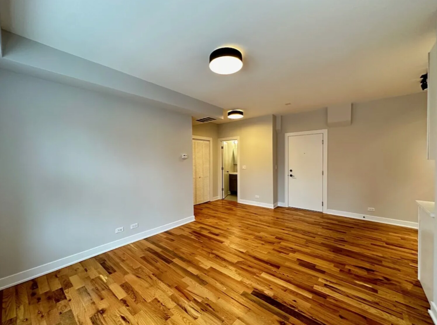 Building Photo - 655 W Wrightwood Ave