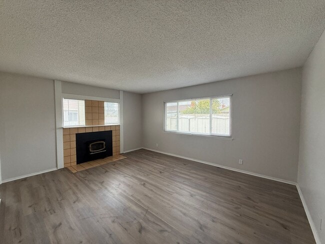 Building Photo - Single Story Home in Tanglewood with Easy ...