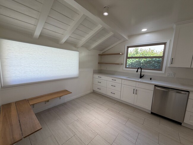 Building Photo - Newly Rehabbed Charming 3 Bed 2 Bath Home ...