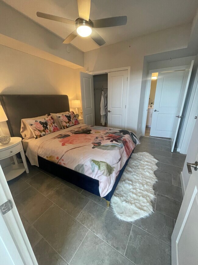 Building Photo - 710 SE 22nd St