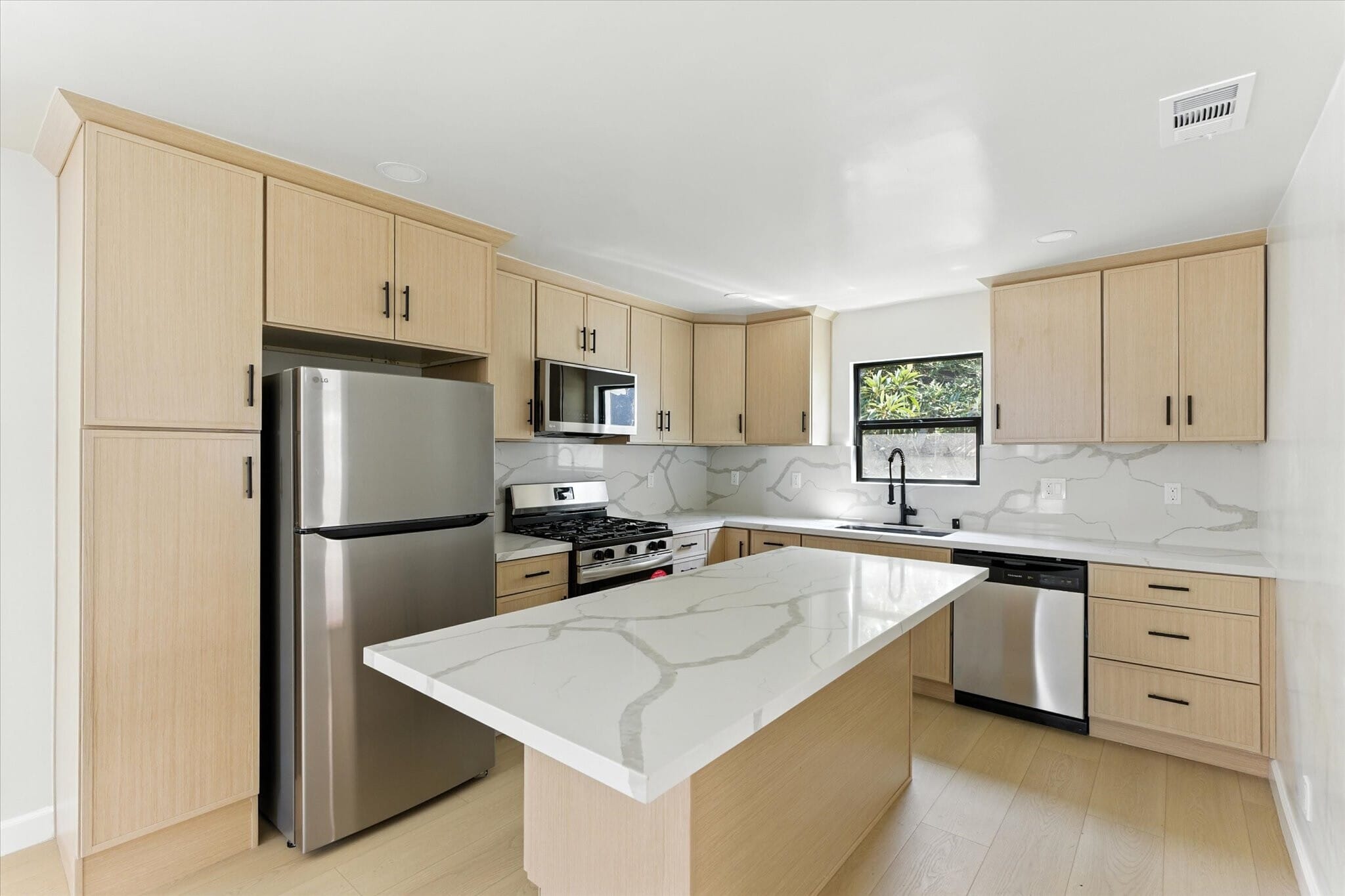 Building Photo - 1170 N Wilton Pl