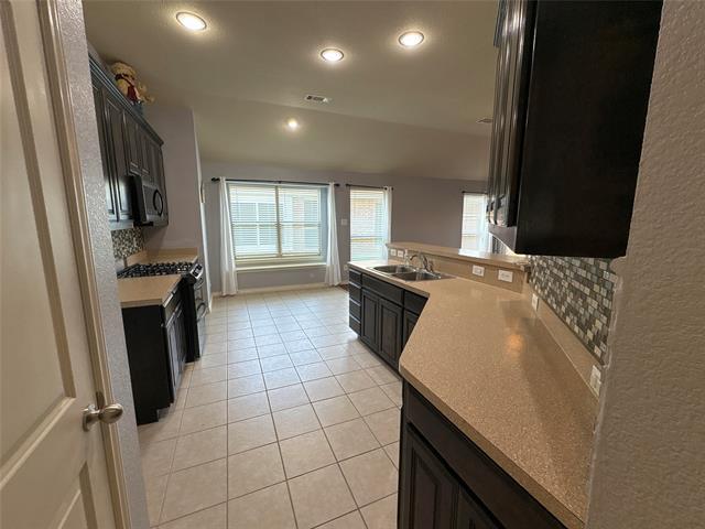 Building Photo - 221 Spring Hollow Dr
