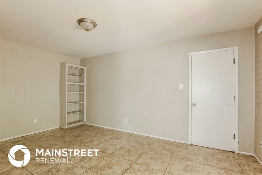 Building Photo - 5353 N 61st Ave