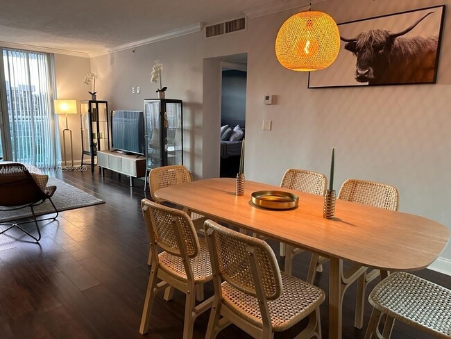 Building Photo - 3000 S Ocean Dr