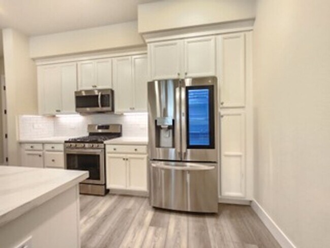 Building Photo - Upscale 2/2 Apartment in The Cannery!