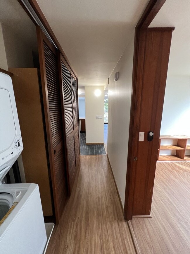 Building Photo - 1521 Punahou St