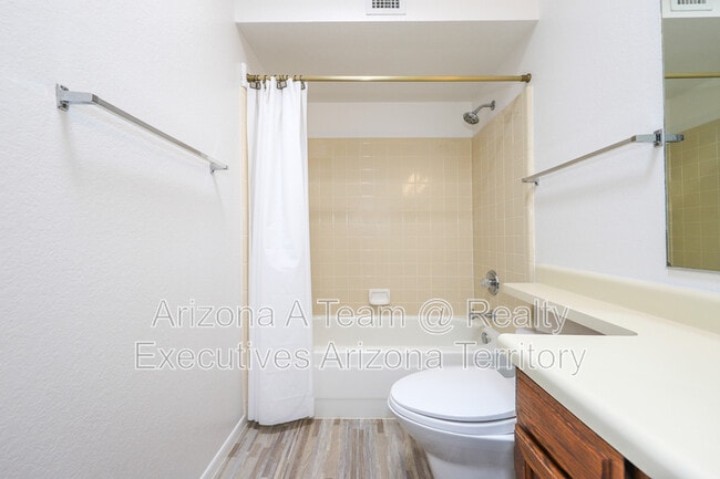 Building Photo - 8178 E Rivenoak Cir