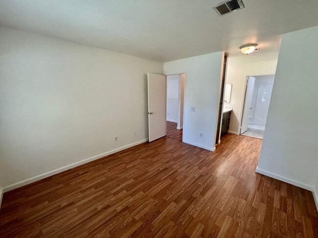 Building Photo - Newly Renovated 2B/2BA Condo in Mira Mesa!