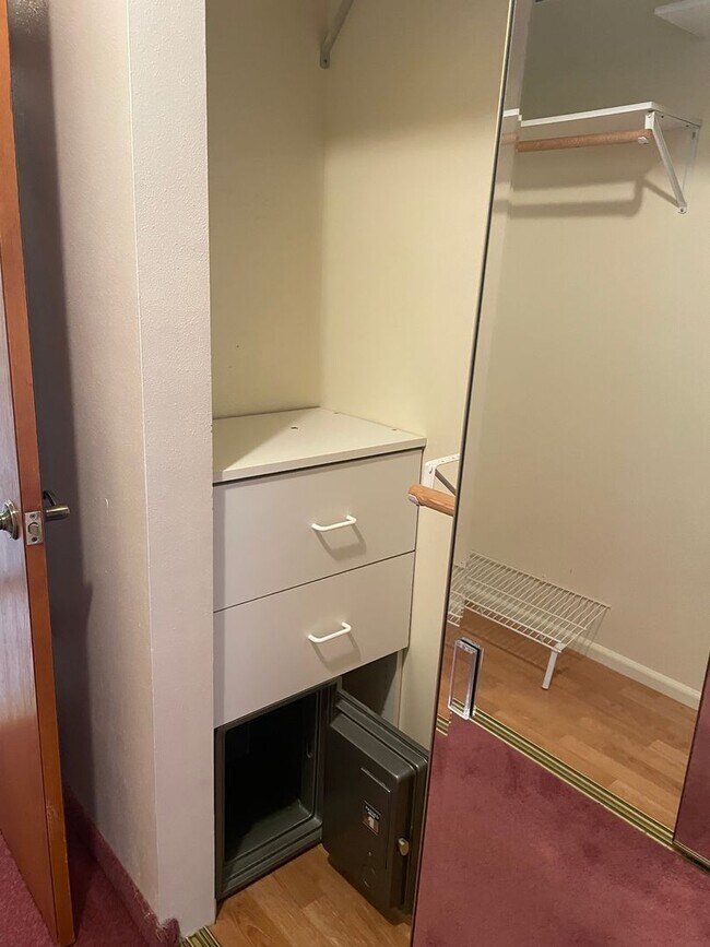 Building Photo - 2 BR/1.75 BA home in Edmonds