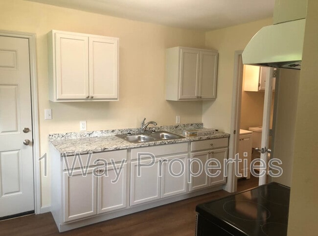 Building Photo - 804 Garden Rd