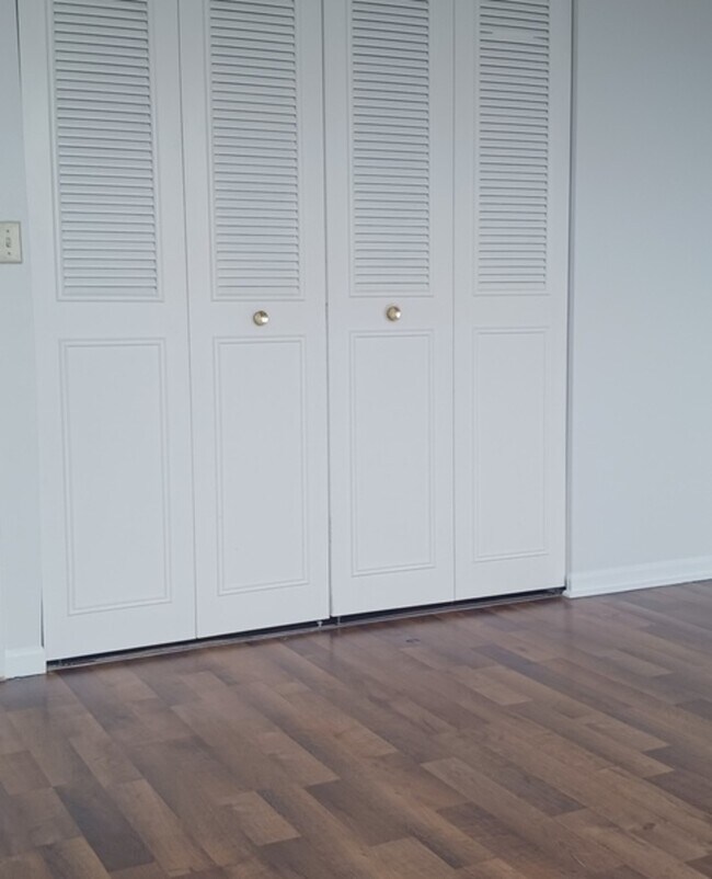 Building Photo - 8801 W Golf Rd