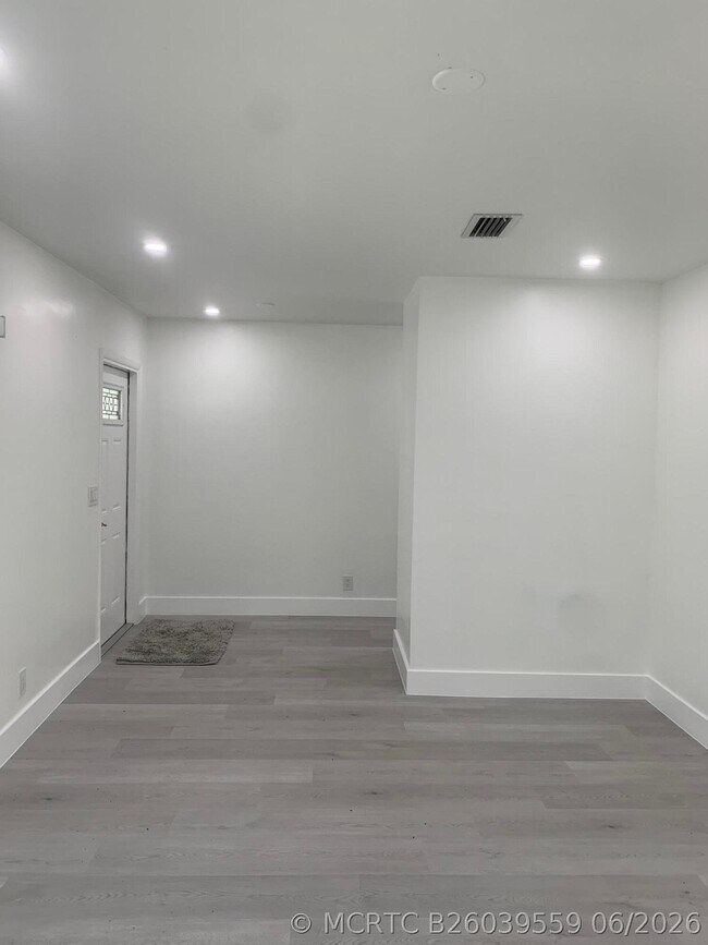 Building Photo - 4005 NW 76th Ave
