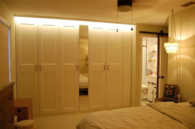 Building Photo - 2620 Kavalier Dr