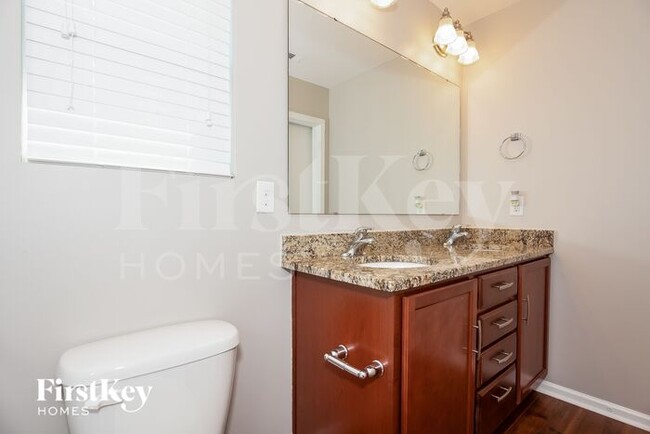 Building Photo - 8120 Dumphries Dr