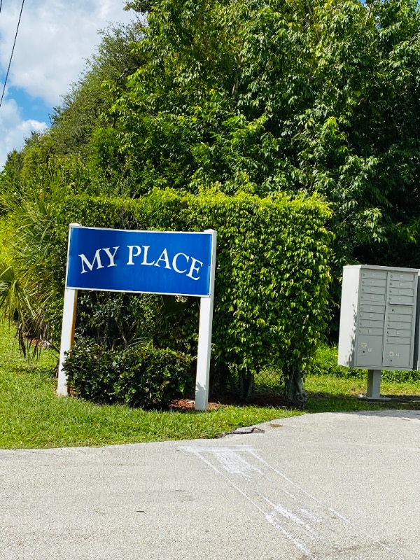 Building Photo - 1866 My Pl Ln