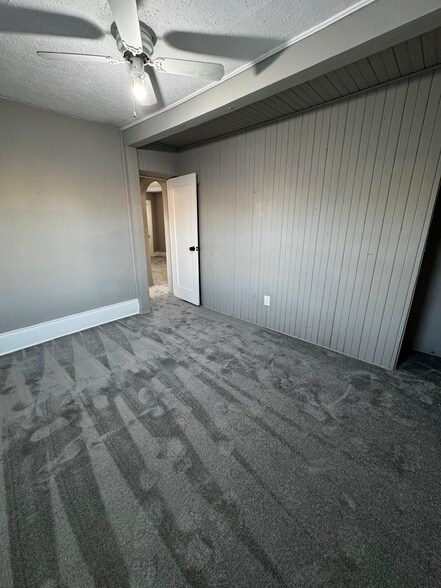 Building Photo - 1488 E Thacker St