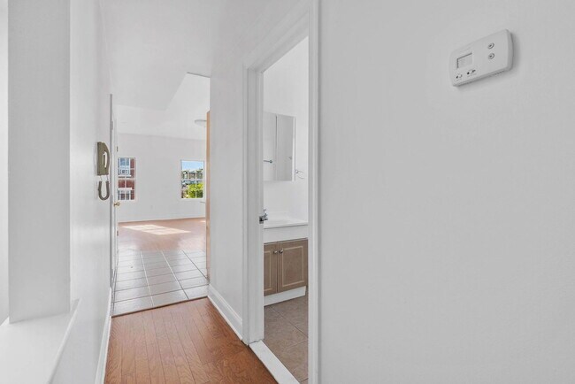 Building Photo - 621 N 33rd St