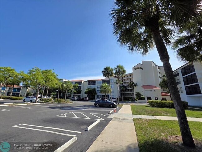 Building Photo - 2320 S Cypress Bend Dr