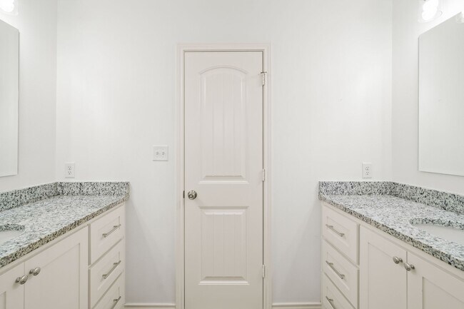 Building Photo - Country Living In Idalou ISD!