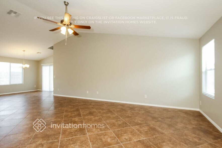 Building Photo - 13986 W Maui Ln