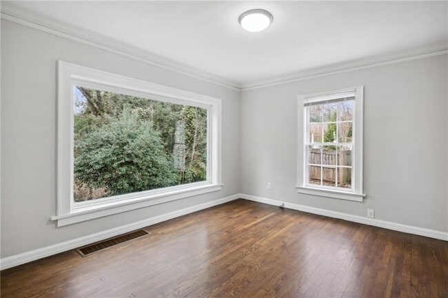 Building Photo - 2878 N Hills Dr NE