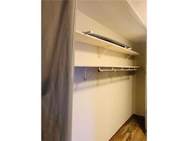 Building Photo - 932 Westbrooke Way