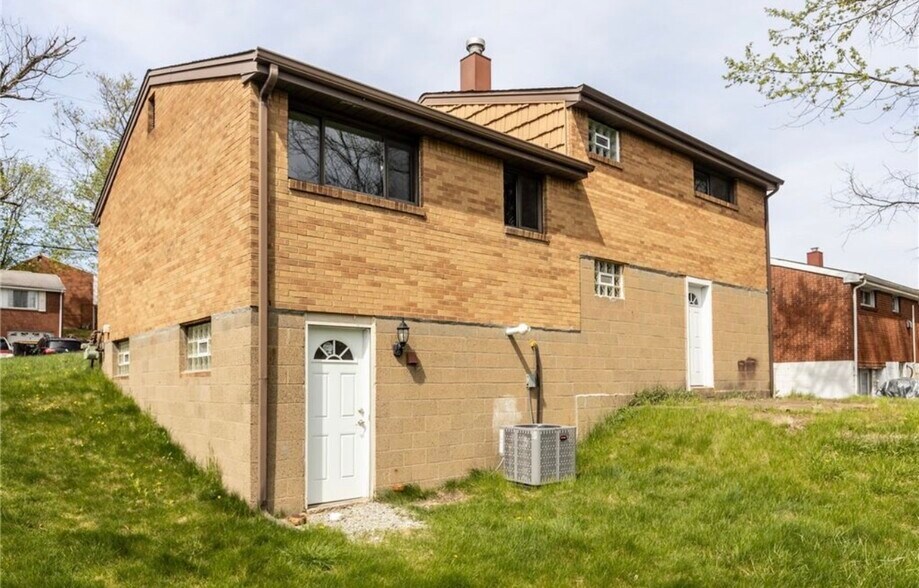 Building Photo - 548B Firethorne Dr