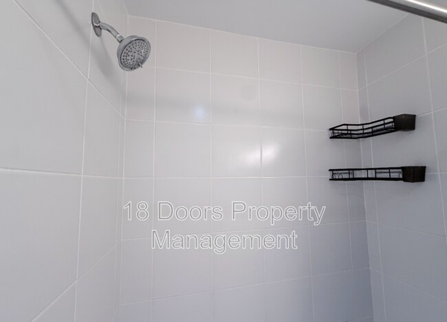 Building Photo - 5726 La Jolla Blvd