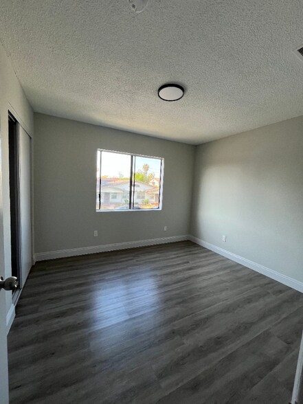 Building Photo - 1156 W 39th St