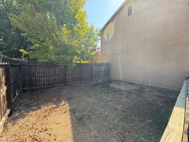 Building Photo - Beautiful home Ready to move in.