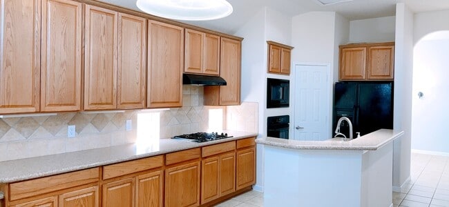Building Photo - 2910 Sandleigh Dr