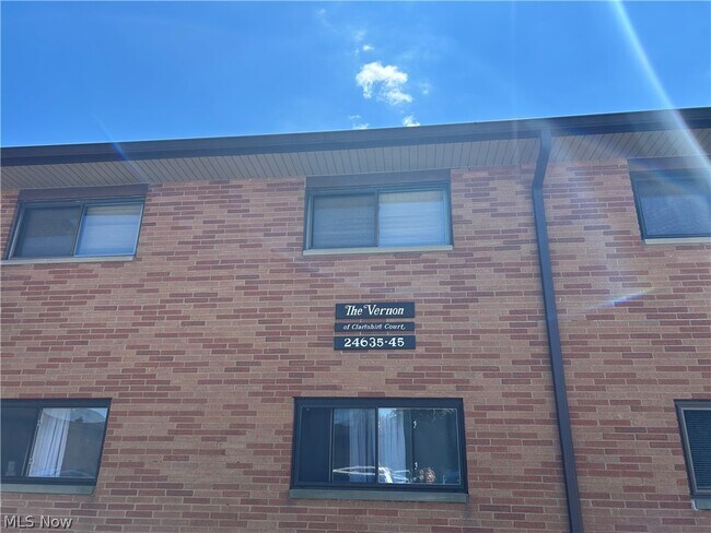 Building Photo - 24635 Clareshire Dr