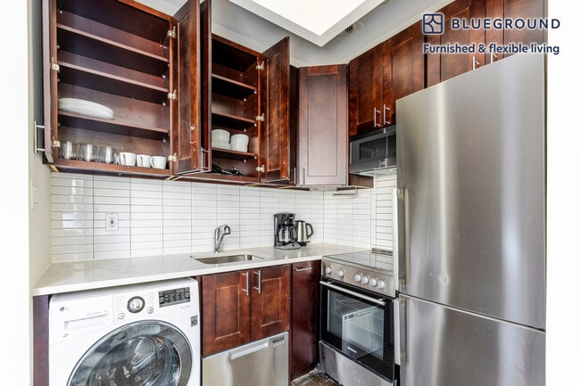 Building Photo - 223 Mott St