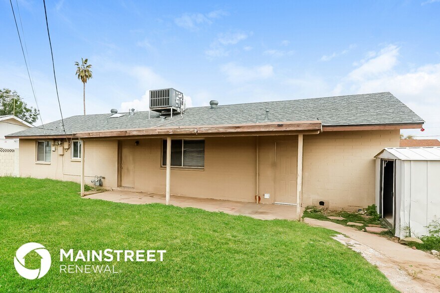Building Photo - 3807 W Solar Dr