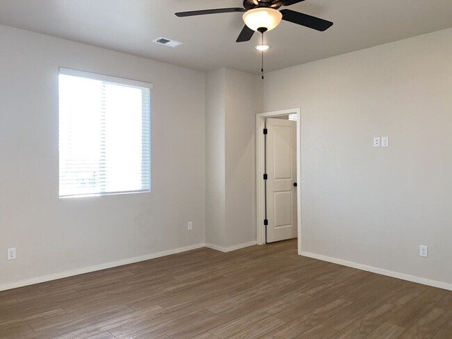 Building Photo - Stylish Second-Floor Condo w/ Two-Car Garage