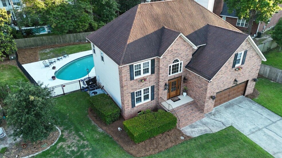 Building Photo - 102 Six Point Ct