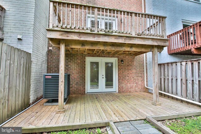 Building Photo - 8 Donagh Ct