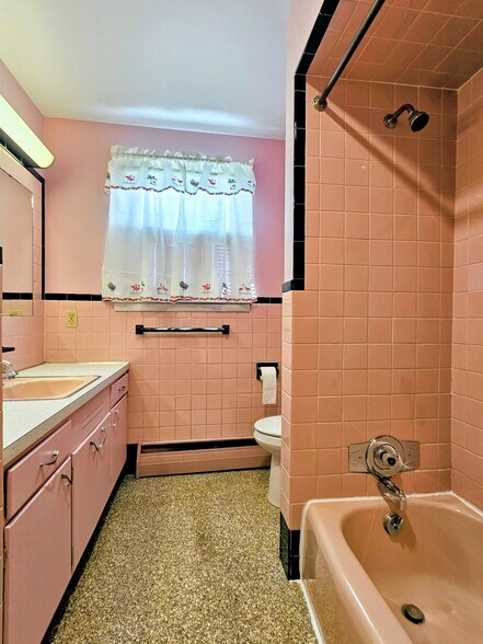 Building Photo - 13 Frederick Ave