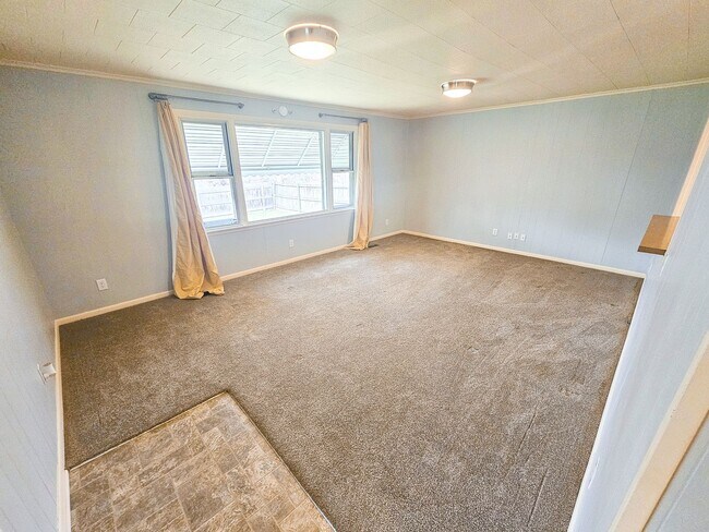 Building Photo - 5352 Crittenden Ave