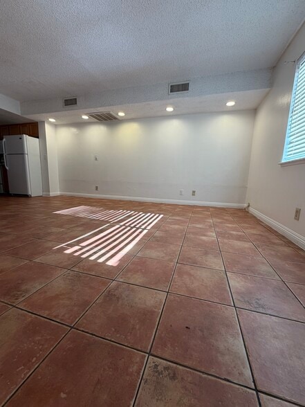 Building Photo - 6021 Vegas Dr