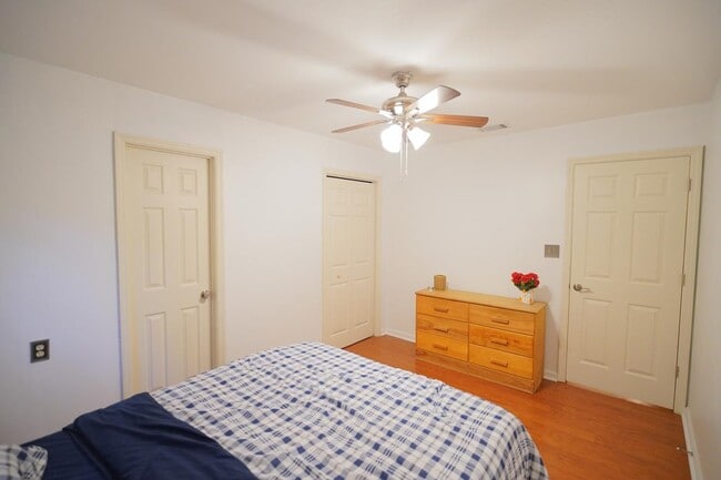 Building Photo - 4472 Bay Shore Cir