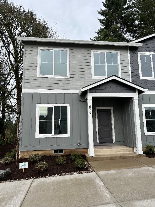 Building Photo - 675 NE Autumn Ridge Dr