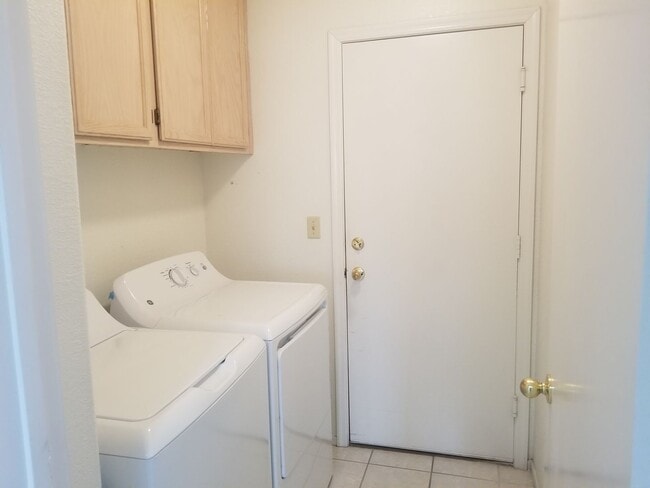 Building Photo - Single Story 3 bedroom located in 89032!