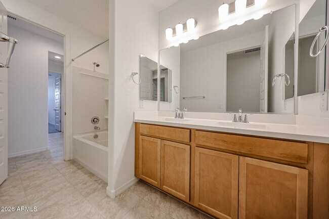 Building Photo - 8714 W Pasadena Ave