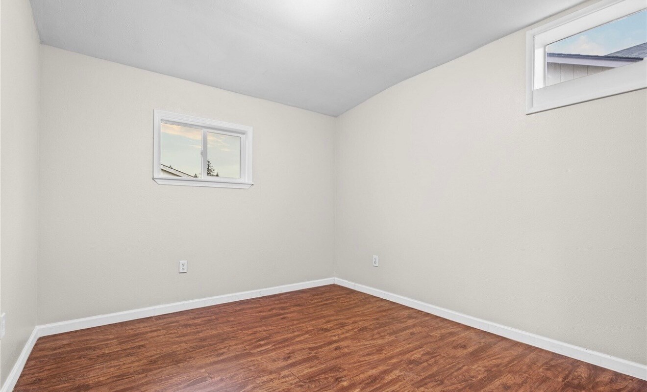 Building Photo - 616 117th St S