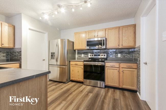 Building Photo - 15499 Border Dr